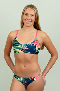 Bikini estampado deportivo de mujer.